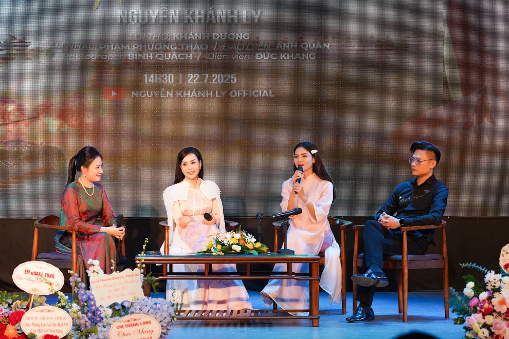 Sao Mai Khánh Ly: “Tôi hát vì lòng yêu nước, không theo trào lưu” - 2 Sao Mai Khánh Ly: “Tôi hát vì lòng yêu nước, không theo trào lưu” - 2