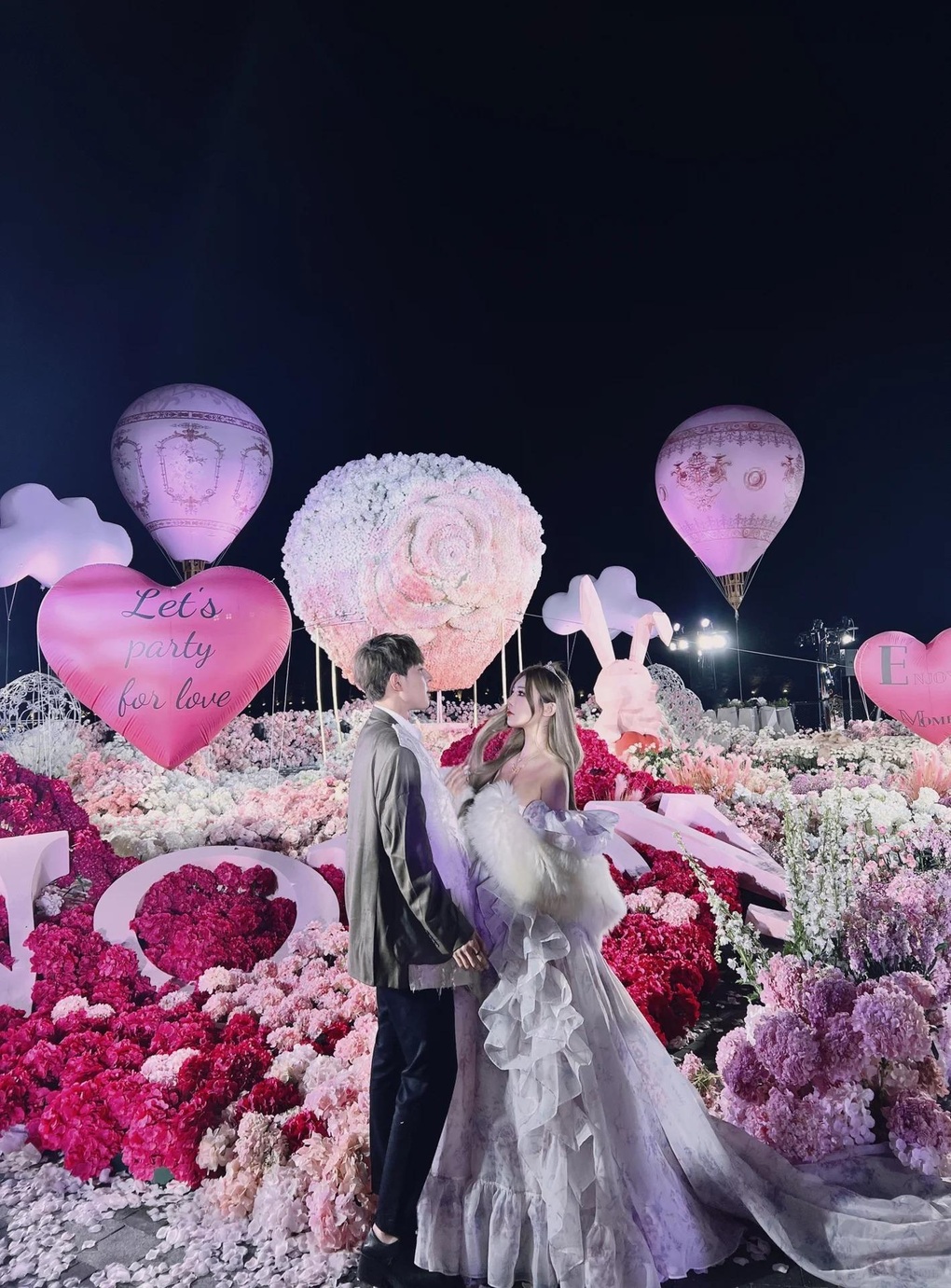 Chuyện tình đẹp như mơ của cặp đôi cầu hôn bằng một triệu bông hồng - 3