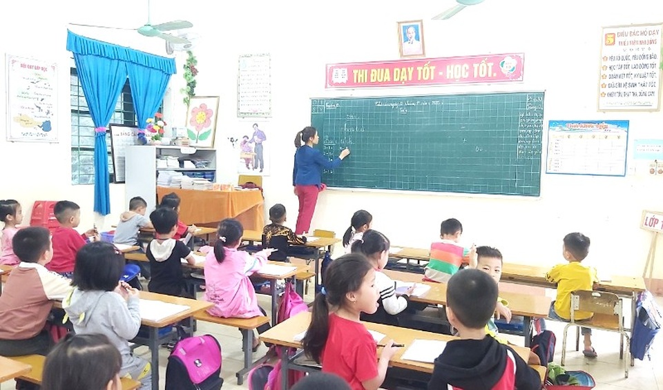 Sách giáo khoa lớp 1: Giáo viên vừa dạy vừa ghi nhật ký - 1 Sách giáo khoa lớp 1: Giáo viên vừa dạy vừa ghi nhật ký - 1