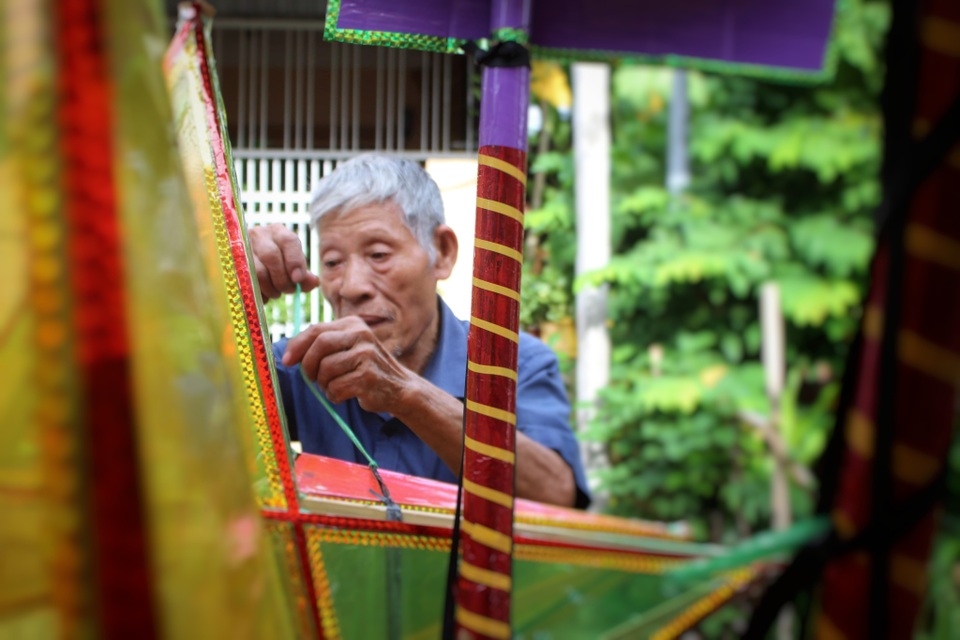 Người thợ làm đèn lồng hiếm hoi trên đất Thành Sen - 11 Người thợ làm đèn lồng hiếm hoi trên đất Thành Sen - 11
