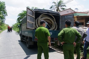 Xử phạt tài xế xả nước thải hầm cầu ra môi trường