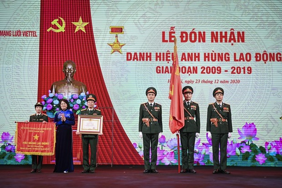 Viettel Networks đón nhận Danh hiệu Anh hùng Lao động giai đoạn mới - 1 Viettel Networks đón nhận Danh hiệu Anh hùng Lao động giai đoạn mới - 1