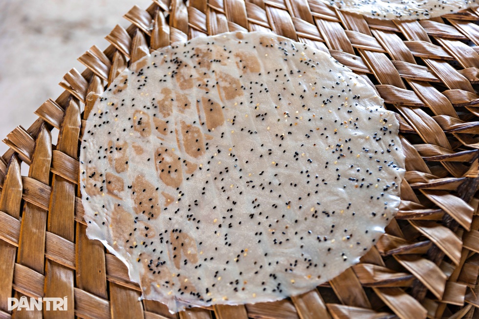 Làng bánh tráng lớn nhất miền Tây suốt đêm đỏ lửa phục vụ Tết - 3 Làng bánh tráng lớn nhất miền Tây suốt đêm đỏ lửa phục vụ Tết - 3