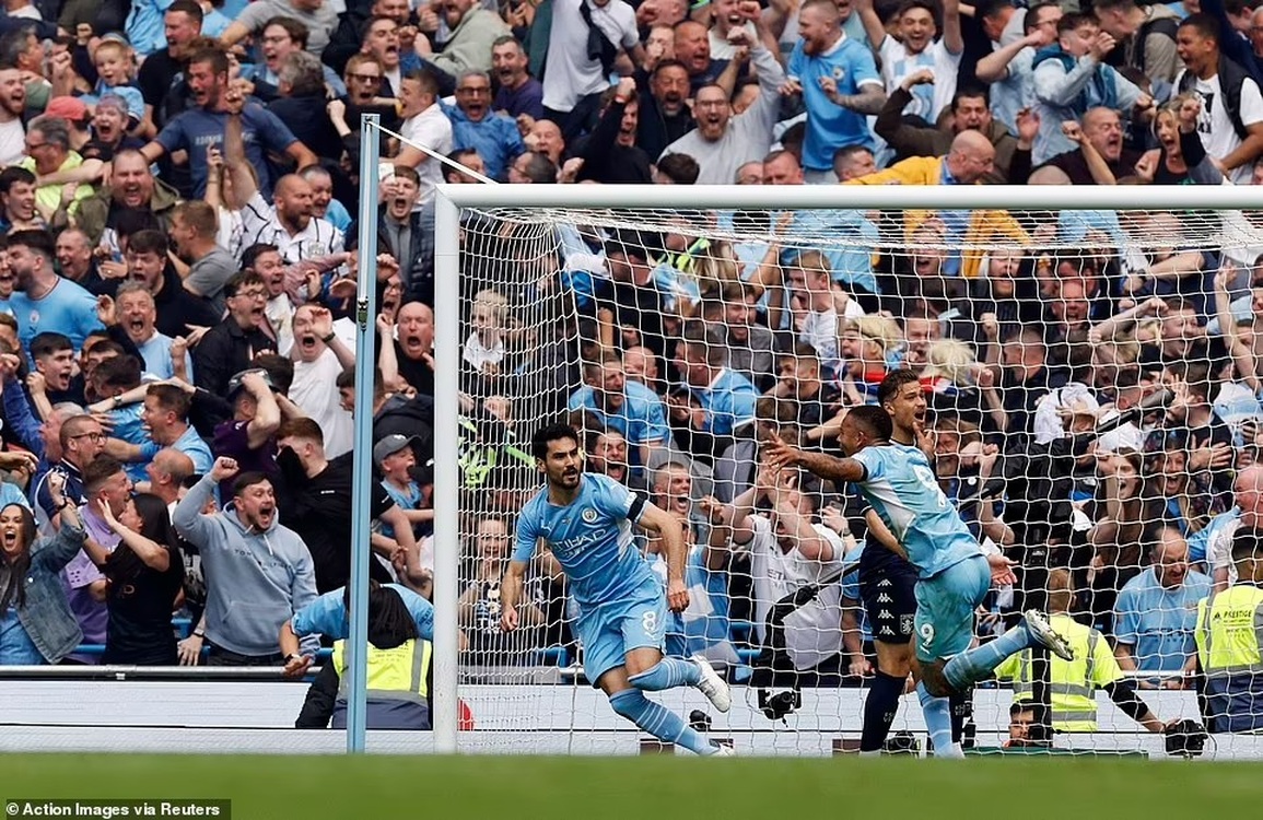 Nhìn lại 5 phút điên rồ giúp Man City giành chức vô địch Premier League - 12