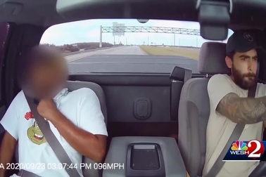 Mỹ: Tài xế rút súng bắn xối xả vào xe phía sau vì va chạm giao thông