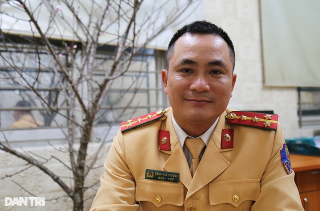 Đêm giao thừa không ngủ của những chiến sĩ cảnh sát giao thông - 1 Đêm giao thừa không ngủ của những chiến sĩ cảnh sát giao thông - 1
