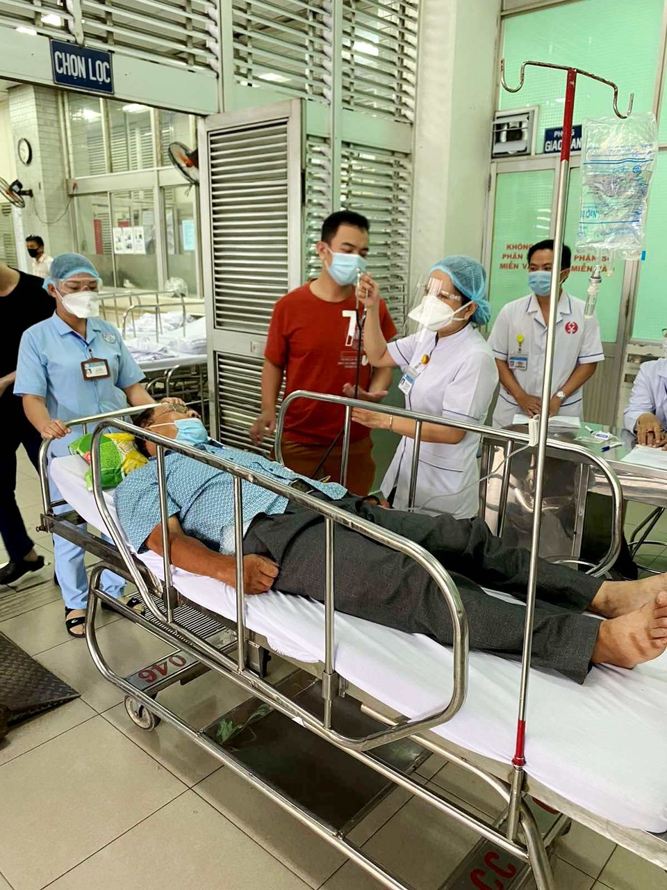 Bác sĩ đang chi viện chống dịch Covid-19, cha ở nhà bị nhồi máu cơ tim - 1 Bác sĩ đang chi viện chống dịch Covid-19, cha ở nhà bị nhồi máu cơ tim - 1
