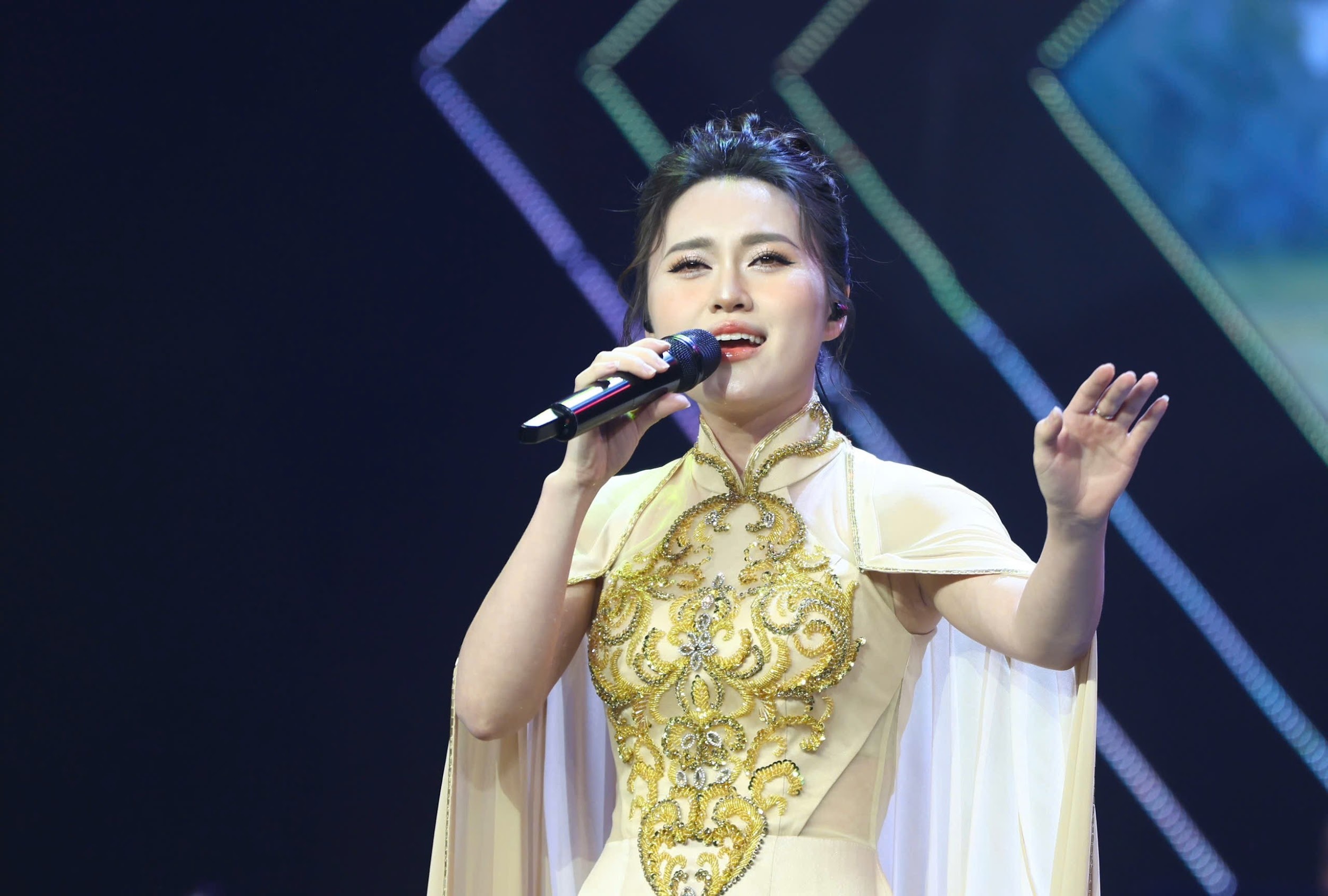 Thí sinh Tiếng hát Hà Nội hội ngộ, tái hiện ký ức tuổi thơ bằng nhạc jazz - 1