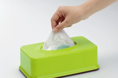 Trẻ 21 tháng tuổi nguy kịch vì mẩu giấy ăn