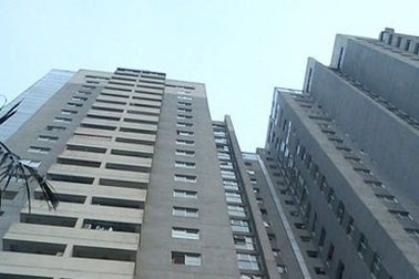 Cứu sống cháu bé 14 tháng tuổi rơi từ cửa sổ tầng 5 khách sạn