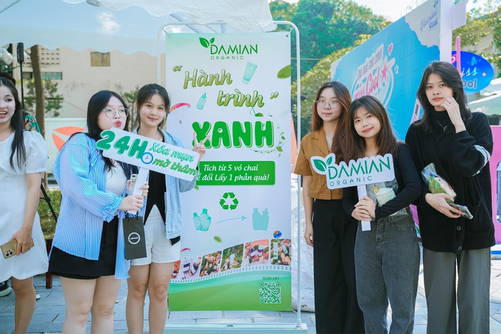 Damian Organic đồng hành sinh viên gom vỏ chai nhựa mỹ phẩm, lan tỏa lối sống bền vững - 5 Damian Organic đồng hành sinh viên gom vỏ chai nhựa mỹ phẩm, lan tỏa lối sống bền vững - 5