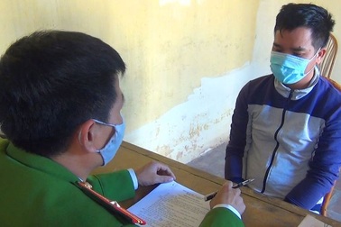 Bắt quả tang 8 nam, nữ "bay, lắc" trong quán karaoke