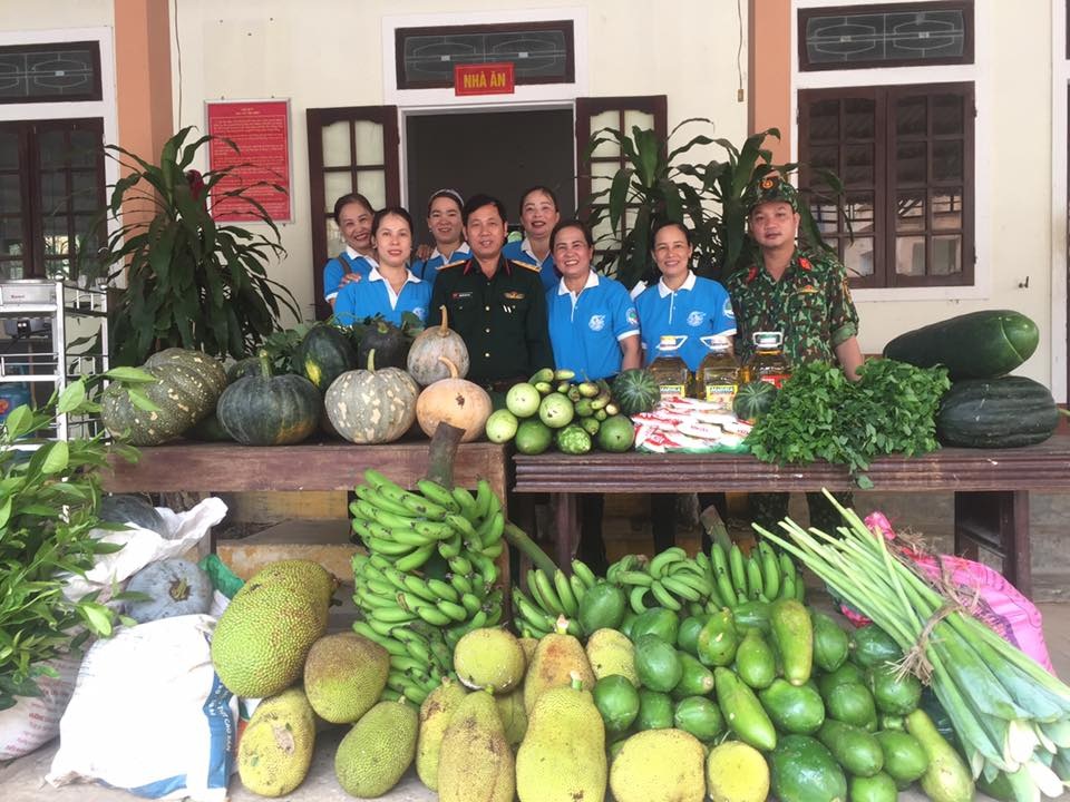 Người dân chung tay góp gạo, rau củ, quả… giúp bà con đang cách ly - 16 Người dân chung tay góp gạo, rau củ, quả… giúp bà con đang cách ly - 16