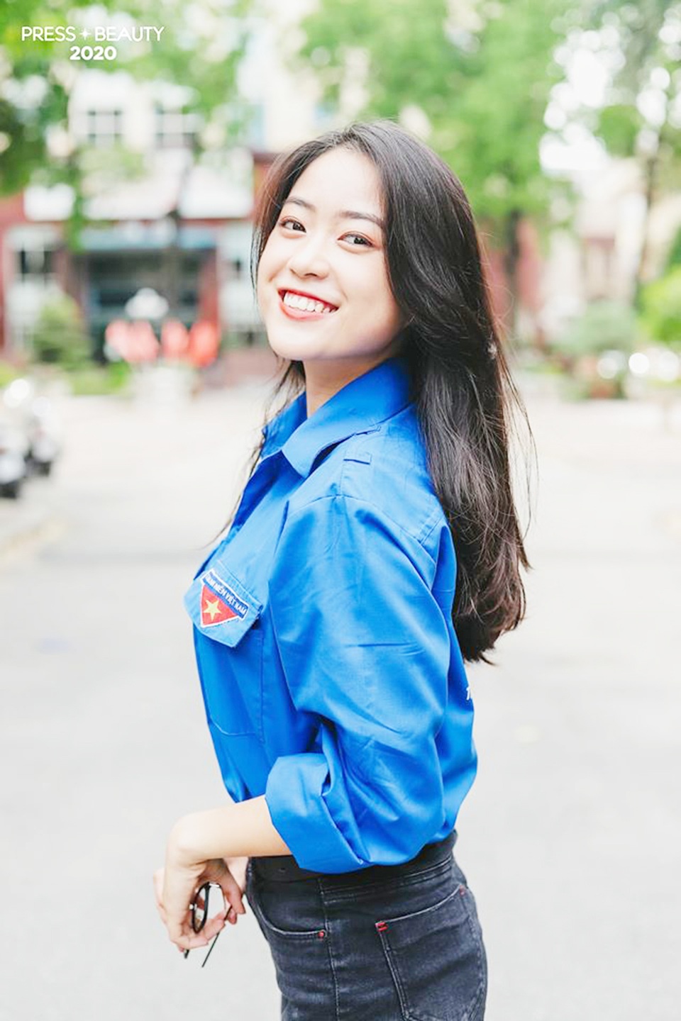 Top 10 thí sinh Hoa khôi Báo chí khoe sắc với màu áo xanh tình nguyện - 8 Top 10 thí sinh Hoa khôi Báo chí khoe sắc với màu áo xanh tình nguyện - 8