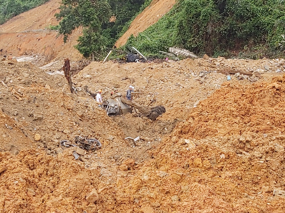 Từ 15h chiều nay tạm dừng mọi hoạt động tìm kiếm tại Rào Trăng 3 - 4 Từ 15h chiều nay tạm dừng mọi hoạt động tìm kiếm tại Rào Trăng 3 - 4