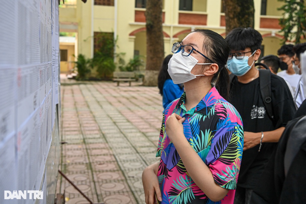Hơn 1 triệu thí sinh hồi hộp làm thủ tục thi tốt nghiệp THPT 2022 - 2 Hơn 1 triệu thí sinh hồi hộp làm thủ tục thi tốt nghiệp THPT 2022 - 2