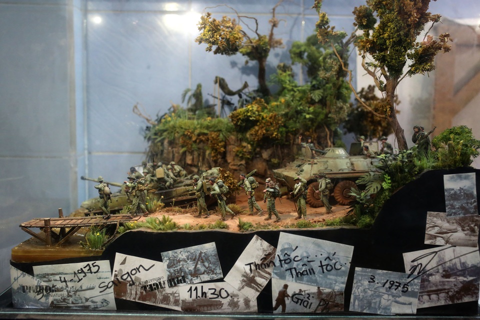 Sa bàn chiến tranh.jpg