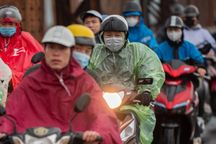 Thời tiết miền Bắc thất thường, vừa mưa phùn vừa nồm ẩm