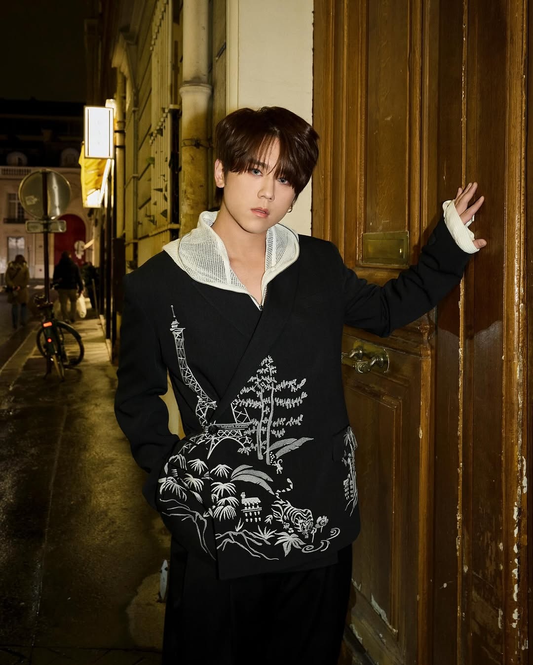 View - Dàn mỹ nam châu Á diện đồ sành điệu, gây chú ý tại show thời trang Pháp | Báo Dân trí