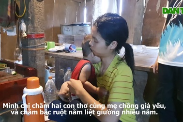 Nỗi cơ cực người vợ nghèo nơi vùng biên chăm mẹ già, bác liệt, 2 con nhỏ