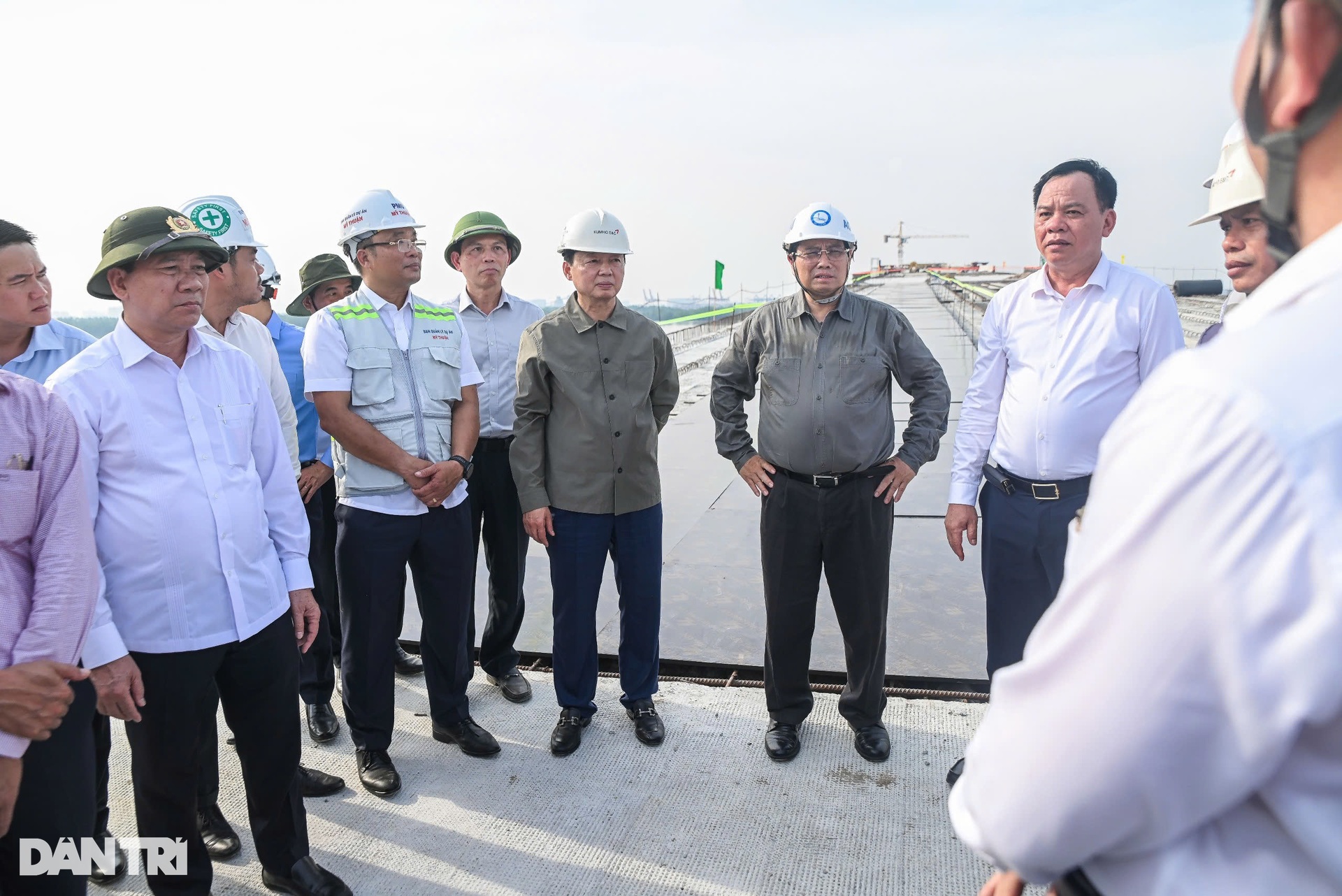 Thủ tướng thị sát cầu Nhơn Trạch trên tuyến Vành đai 3 TPHCM - 8 Thủ tướng thị sát cầu Nhơn Trạch trên tuyến Vành đai 3 TPHCM - 8