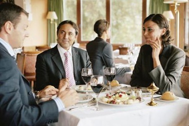 Ăn trưa công sở: ai trả tiền?