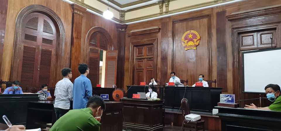 Nguyên Phó Chánh án la hét kêu oan, nguyên giảng viên ngất xỉu tại tòa - 1 Nguyên Phó Chánh án la hét kêu oan, nguyên giảng viên ngất xỉu tại tòa - 1