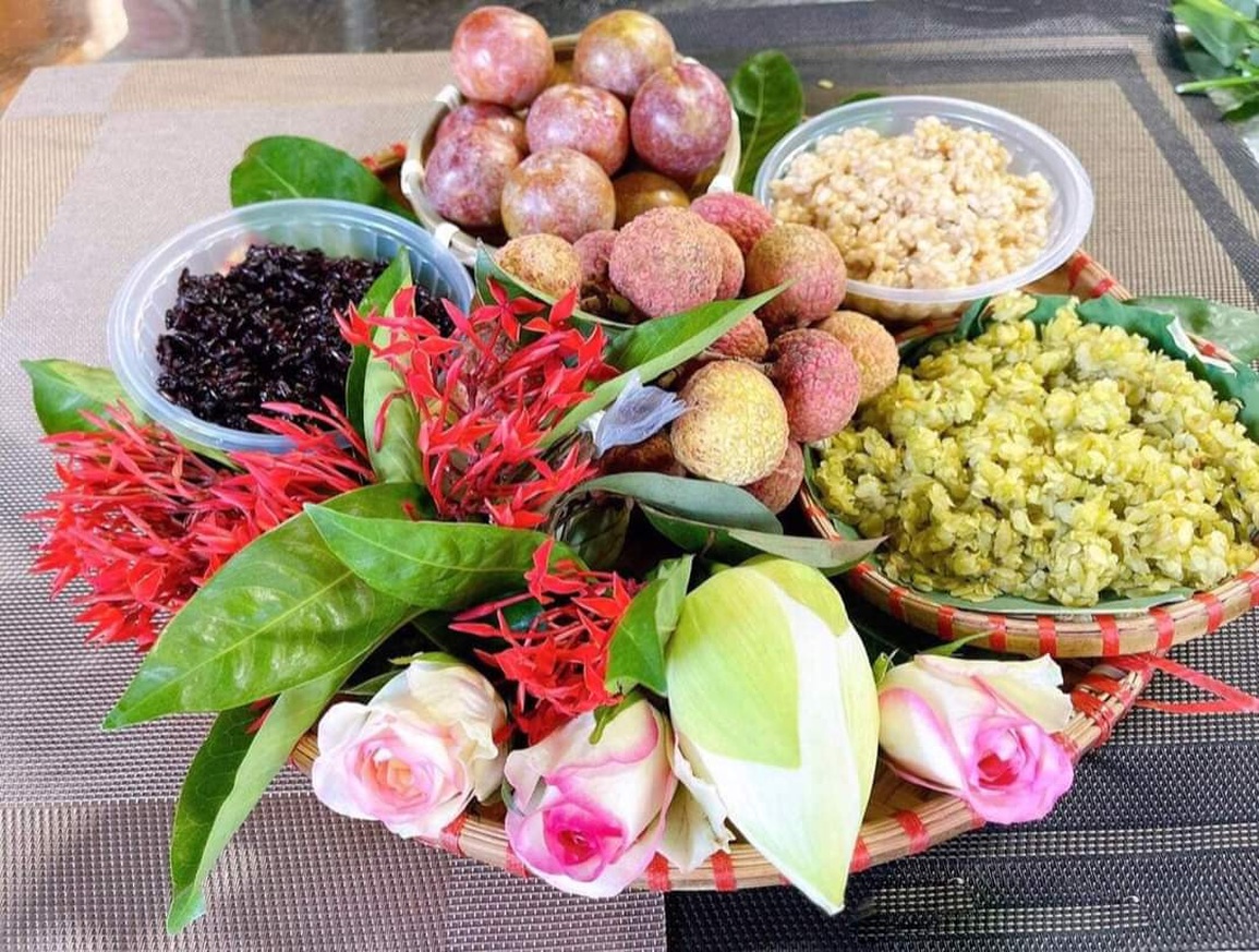 Mâm cúng giá 1,7 triệu đồng đắt như tôm tươi ngày Tết Đoan Ngọ - 6 Mâm cúng giá 1,7 triệu đồng đắt như tôm tươi ngày Tết Đoan Ngọ - 6