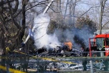 Băng đóng trên cánh máy lao vào nhà dân ở New York