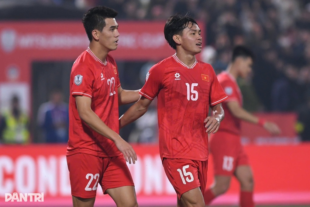 Bui Vi Hao kembali bersama Vietnam U22 untuk menakluk pingat emas Sukan SEA - 1 Bùi Vĩ Hào trở lại cùng U22 Việt Nam chinh phục HCV SEA Games - 1
