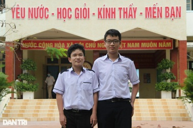 Đôi bạn cùng lớp đoạt 2 huy chương vàng cuộc thi Olympic hình học Iran 2021