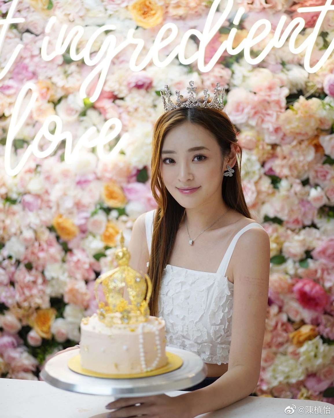 Á hậu xinh đẹp, con nhà giàu công khai xin lỗi vì bị tố bắt cá nhiều tay - 8 Á hậu xinh đẹp, con nhà giàu công khai xin lỗi vì bị tố bắt cá nhiều tay - 8