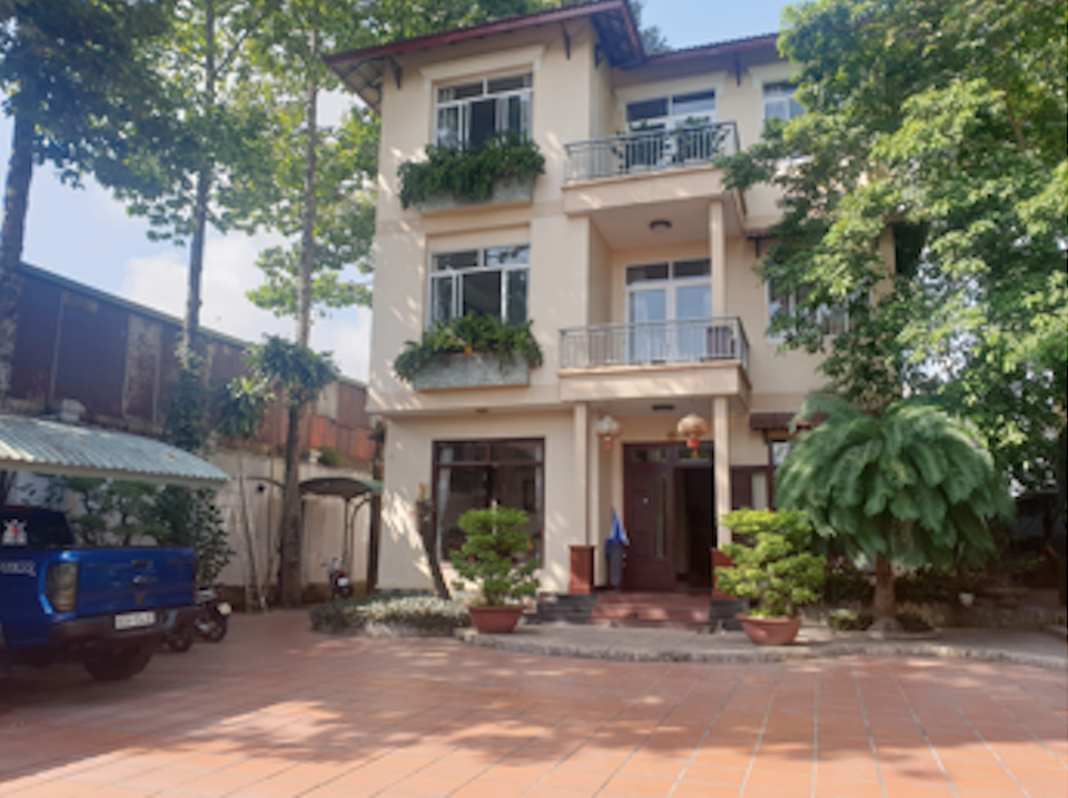 Hàng chục cảnh sát cơ động bảo vệ buổi khám xét trạm xăng 233 ở Đồng Nai - 3 Hàng chục cảnh sát cơ động bảo vệ buổi khám xét trạm xăng 233 ở Đồng Nai - 3