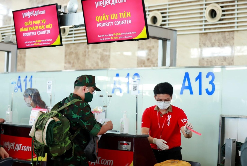 Vietjet tăng cường các chuyến bay vận chuyển nhân lực y tế - 4 Vietjet tăng cường các chuyến bay vận chuyển nhân lực y tế - 4
