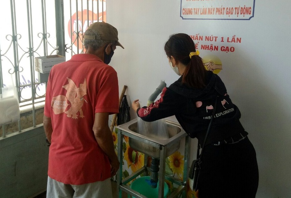 “Cây ATM gạo” giúp người khó khăn đầu tiên ở Bạc Liêu - 4 “Cây ATM gạo” giúp người khó khăn đầu tiên ở Bạc Liêu - 4
