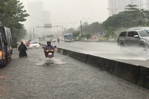 Đường Nguyễn Hữu Cảnh lại ngập nặng, chủ máy bơm “khủng” nói có phá hoại