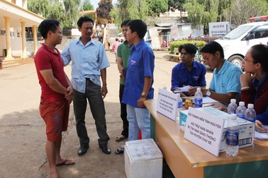 Nét đẹp tình người sau vụ tai nạn thảm khốc ở Gia Lai