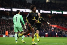 Man Utd ngược dòng quật ngã Arsenal 3-2 tại Emirates