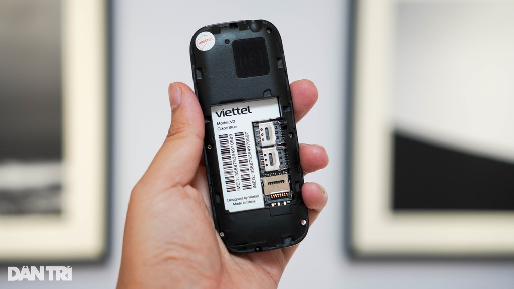 Trên tay mẫu điện thoại 4G thay thế cho điện thoại 2G cơ bản - 7 Trên tay mẫu điện thoại 4G thay thế cho điện thoại 2G cơ bản - 7