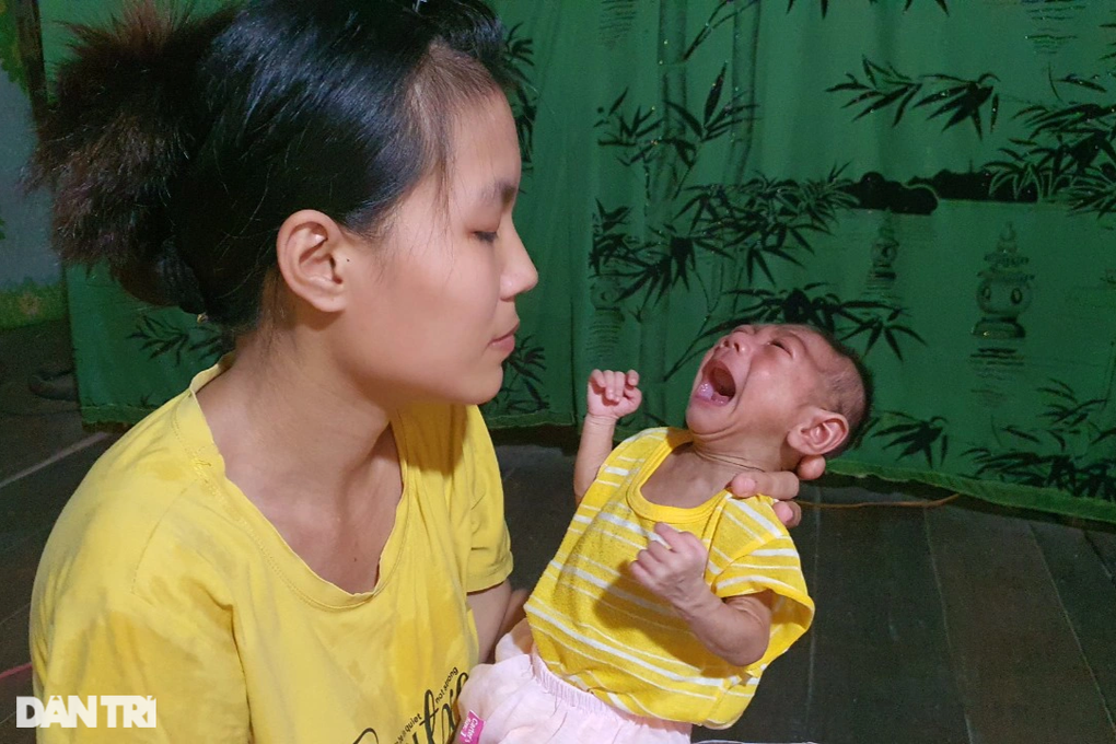 Nỗi đau người mẹ sống như đã chết khi có 2 con mắc bệnh teo não bẩm sinh - 3 Nỗi đau người mẹ sống như đã chết khi có 2 con mắc bệnh teo não bẩm sinh - 3