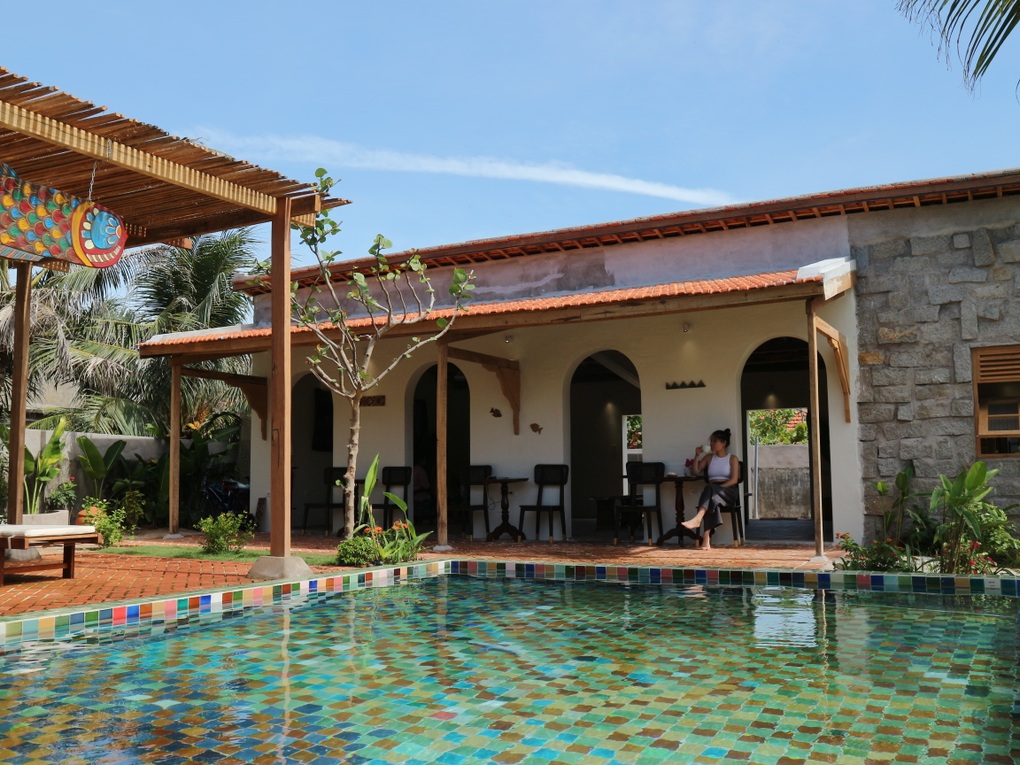 Cặp vợ chồng bỏ phố về biển, chi 1 tỷ đồng cải tạo nhà cổ 780m2 ở Phú Yên - 13