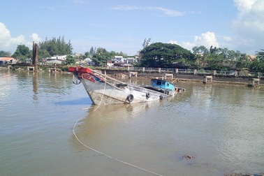 Chìm ghe ở Bạc Liêu, nhiều người may mắn thoát kịp ra ngoài