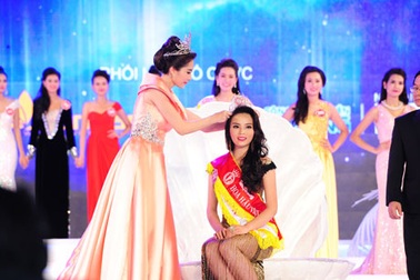 Bình chọn Tân HHVN 2014: Chiếc iPhone 6 đã có chủ nhân