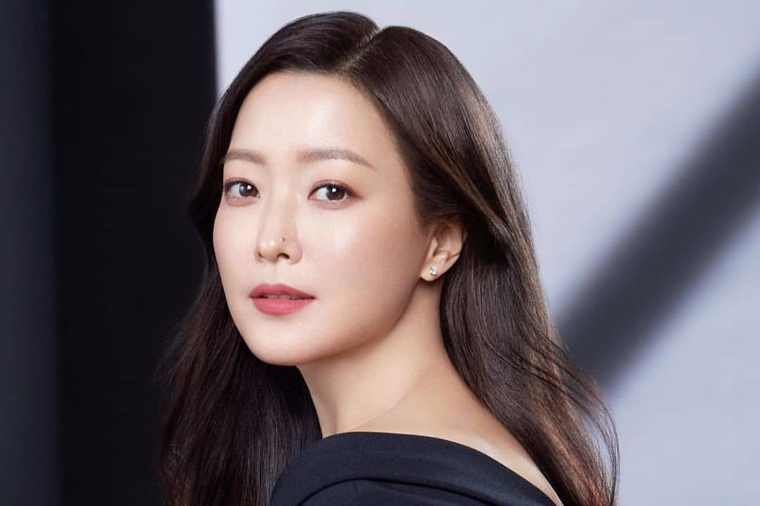 Sắc vóc rực rỡ của tượng đài nhan sắc xứ Hàn ở tuổi U50