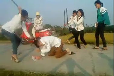 Bạo lực học đường vẫn tái diễn vì kiểu phạt “giơ cao đánh khẽ”?