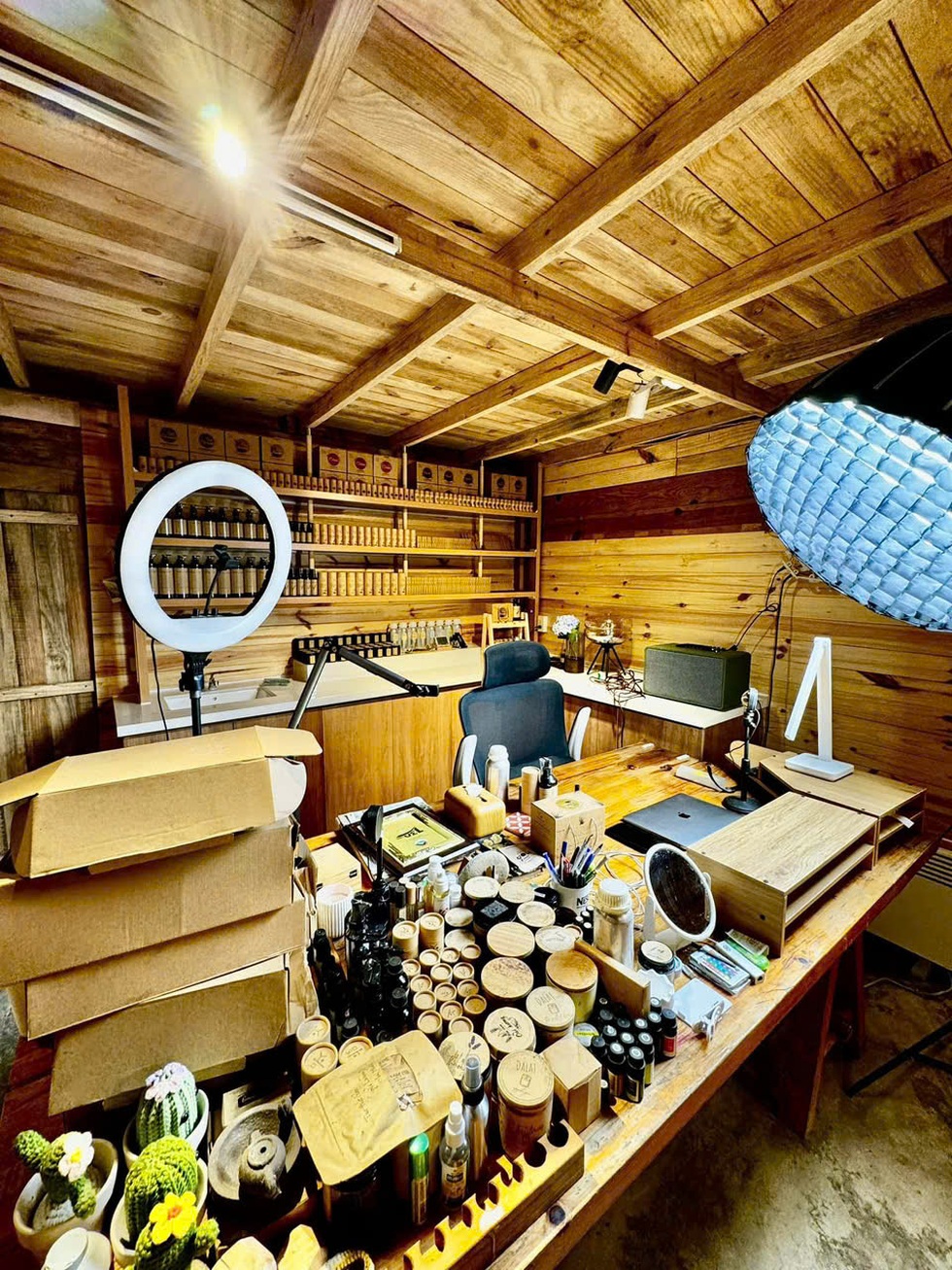 Tiểu thương thu hàng tỷ đồng/tháng, thoát phá sản nhờ dám bỏ chợ - 5 Tiểu thương thu hàng tỷ đồng/tháng, thoát phá sản nhờ dám bỏ chợ - 5