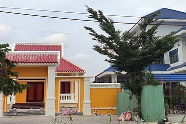 Khu quy hoạch biệt thự, nhà xây giống chùa, Sở Xây dựng nói... khó xử lý!