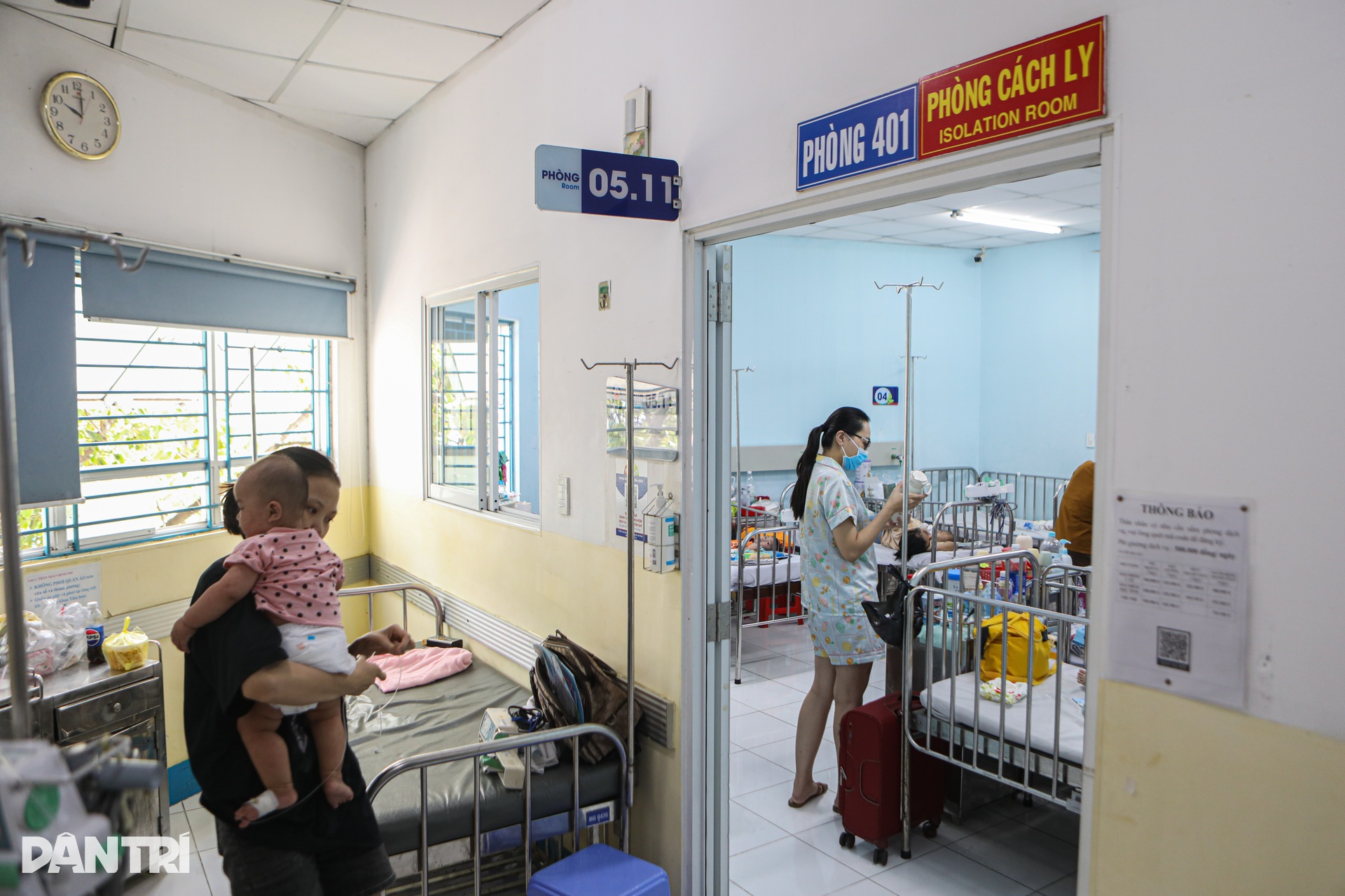 Những em bé đeo ống thở, mệt nhoài trong viện vì không tiêm vaccine sởi - 2 Những em bé đeo ống thở, mệt nhoài trong viện vì không tiêm vaccine sởi - 2