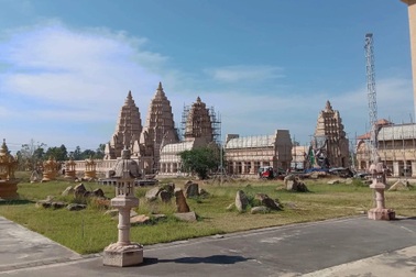 Mạng xã hội Campuchia "dậy sóng" vì Thái Lan xây quần thể giống Angkor Wat