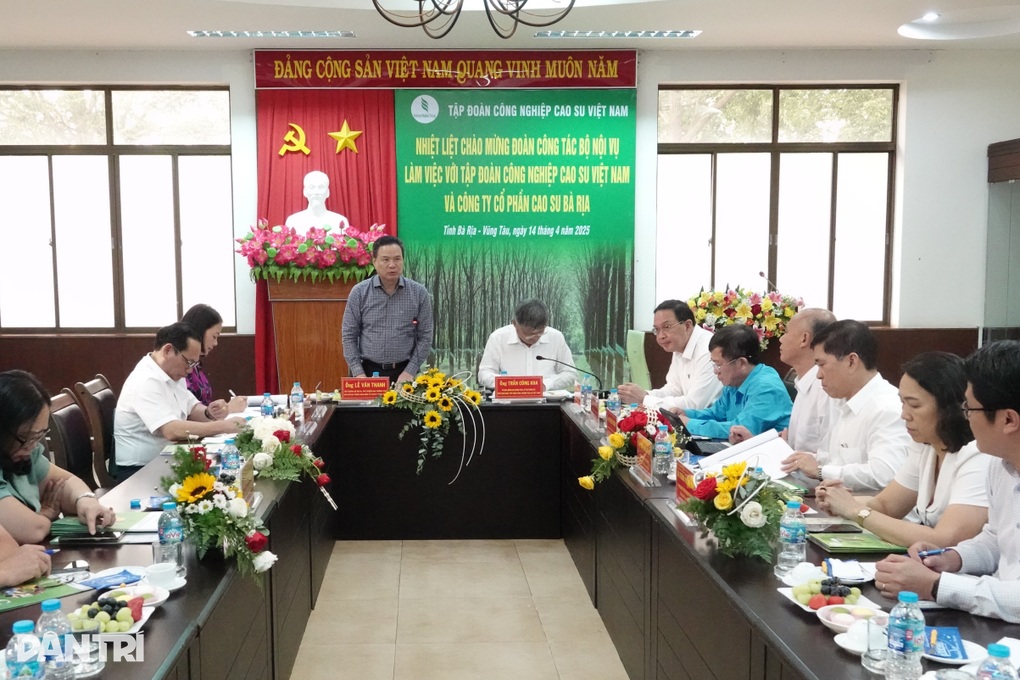 Đoàn công tác Bộ Nội vụ nắm bắt an toàn vệ sinh lao động tại Vũng Tàu - 1 Đoàn công tác Bộ Nội vụ nắm bắt an toàn vệ sinh lao động tại Vũng Tàu - 1